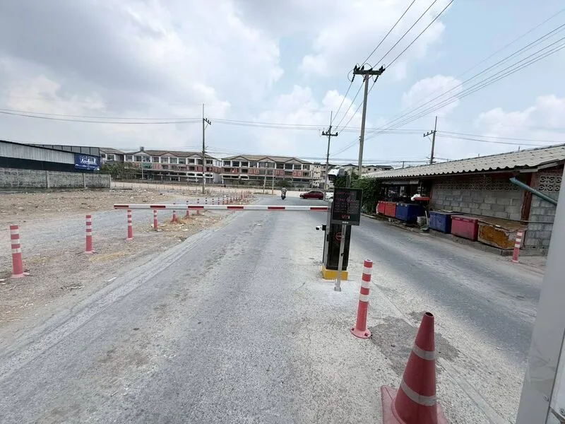 ลานจอดพระปิ่น 7